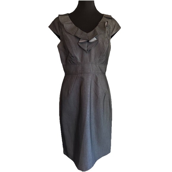 Sandra Darren Women’s Gray Short Sleeve Ruffle V-Neck Classic Dress Sz 8 - Picture 2 of 9